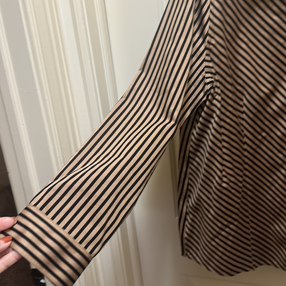 Chico’s gold and black button up top. Button up. 100% cotton. - Picture 5 of 6